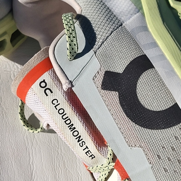 ON Running Cloudstratus Sneakers - Picture 5 of 8